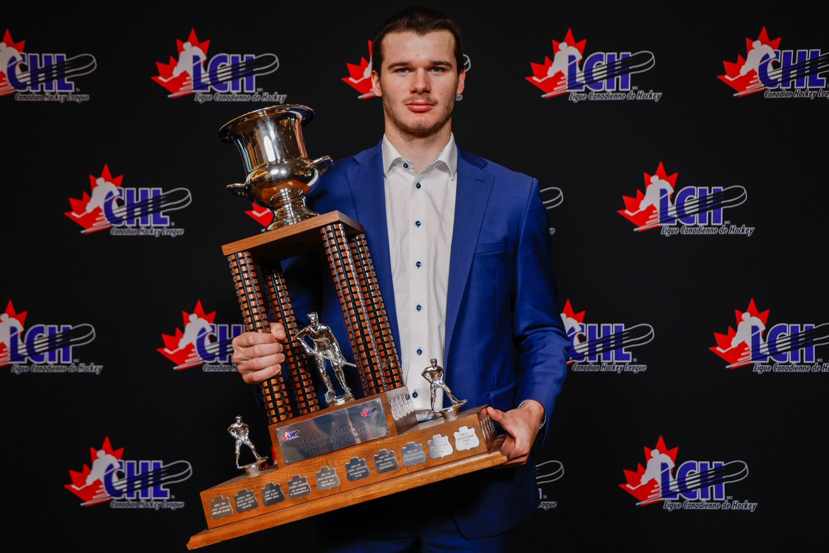 sam-dickinson-defenceman-of-the-year