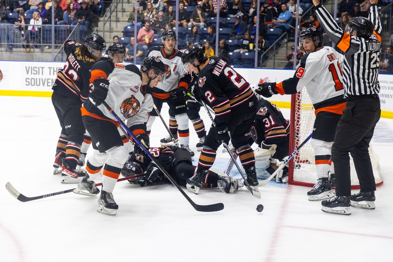 Hitmen Edged by Tigers in Medicine Hat Calgary Hitmen