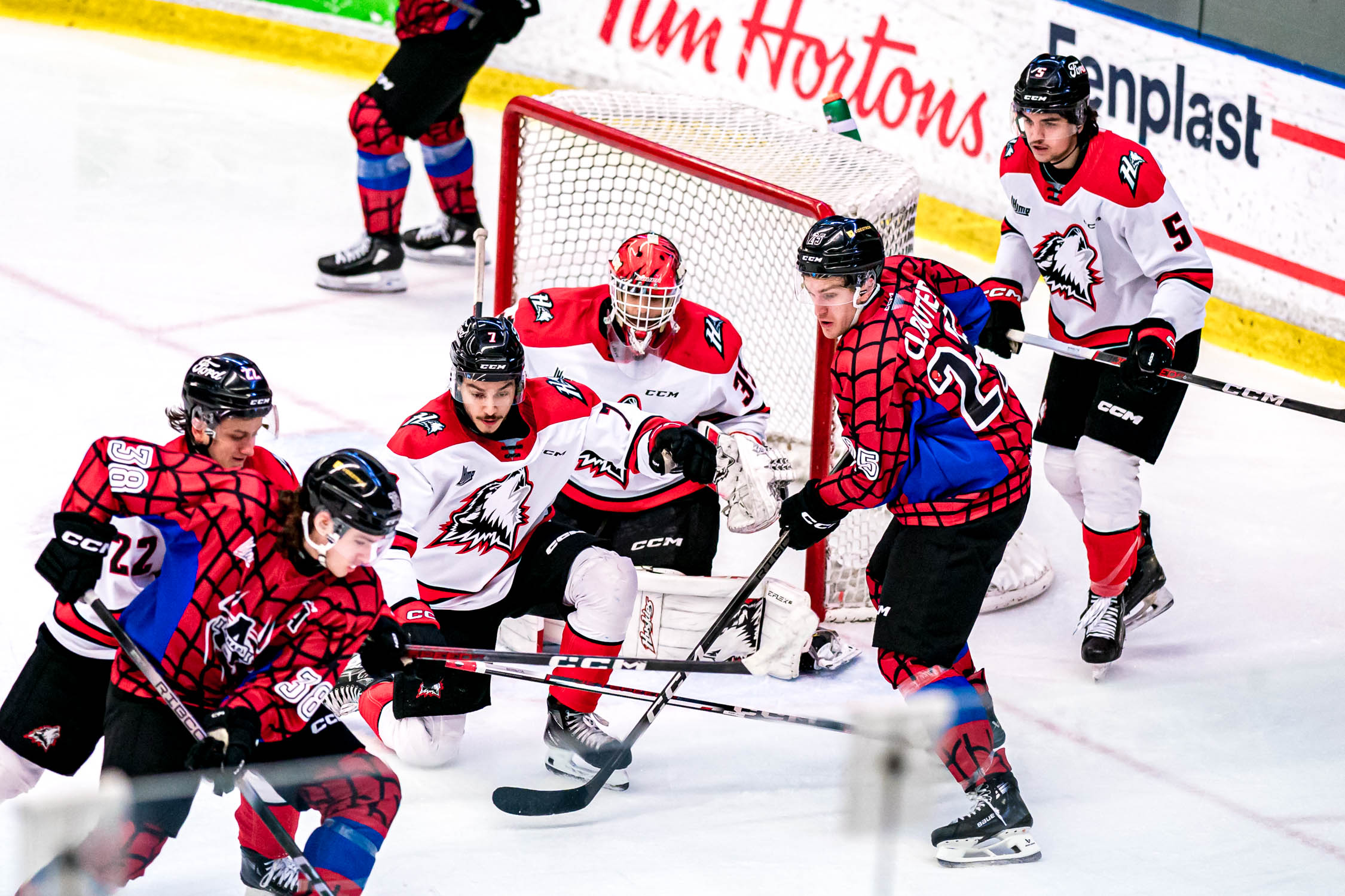 Les vilains Huskies brisent la toile de l’Armada Huskies de RouynNoranda