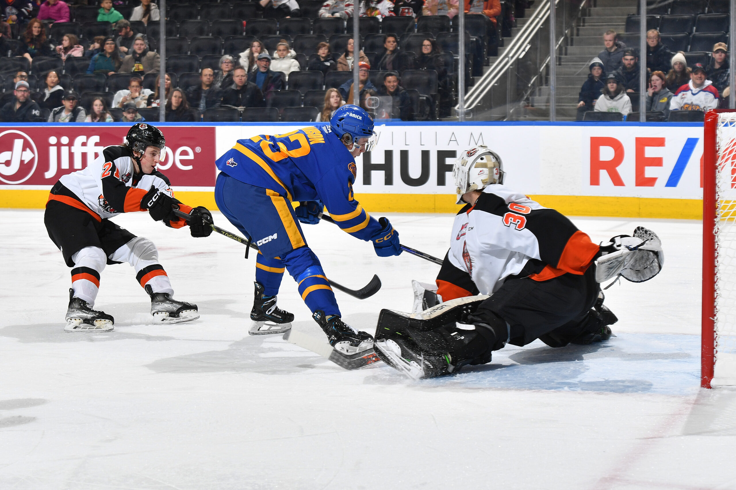 Medicine Hat Tigers clinch narrow victory over Edmonton Oil Kings with