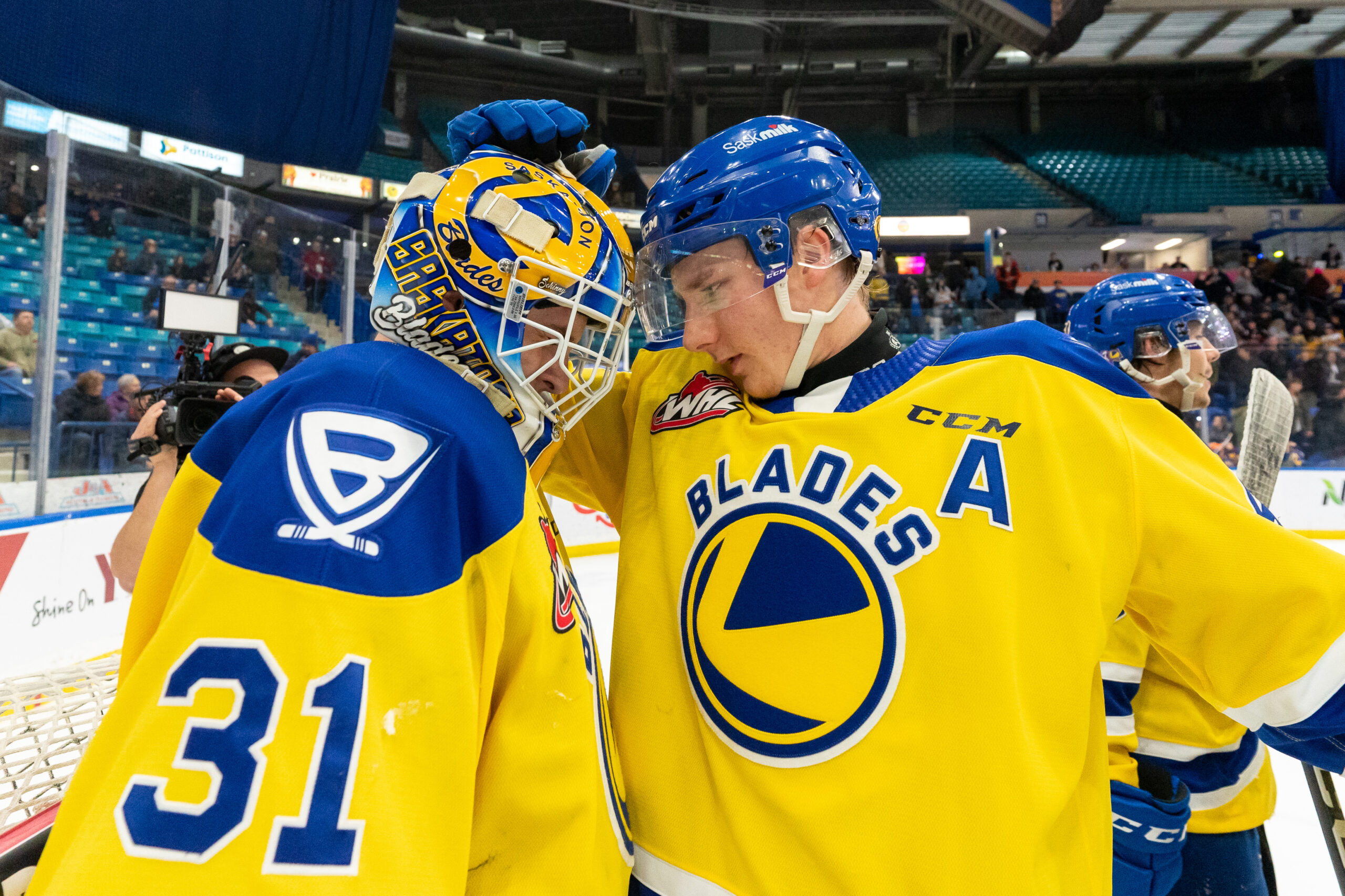 Saskatoon Blades dominate with 40 win, Lisowsky shines in victory